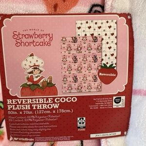 Strawberry Shortcake Reversible Coco Plush Throw - Pink